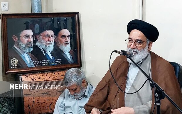 محمودی: «دلم با خداست» بدون رکوع و سجده به جایی نمی‌رسد