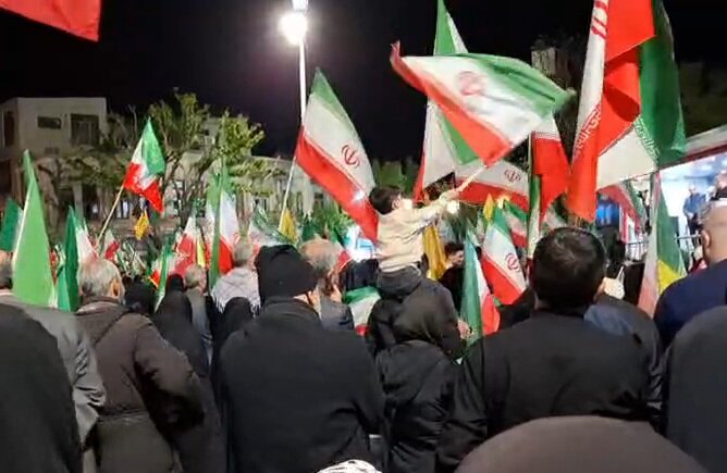 نمایش همبستگی مردم تبریز در موج هفتادوچهارم