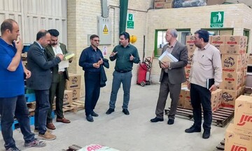 قاطعانه با احتکار و گران‌فروشی در زنجان برخورد می‌کنیم
