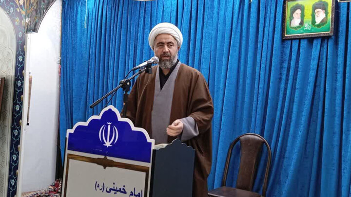 رضازاده: آمریکا در باتلاق جمهوری اسلامی ایران فرو رفته است