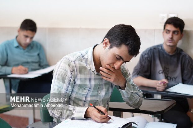 آزمون ارزیابی و اعطای مدرک تخصصی به حافظان قرآن کریم در اصفهان