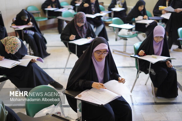آزمون ارزیابی و اعطای مدرک تخصصی به حافظان قرآن کریم در اصفهان