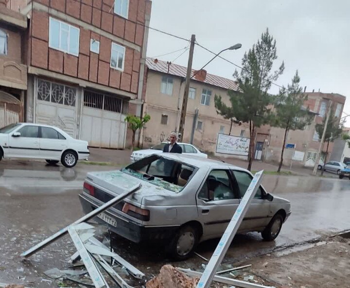 تندباد شدید در بناب خسارت به بار آورد