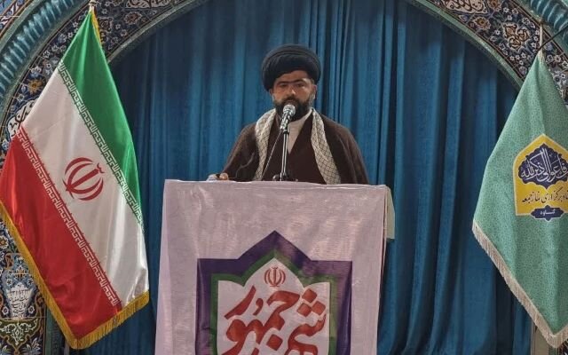 امام جمعه موقت گناوه: تقویت روحیه همدلی راهبرد عبور از جنگ اقتصادی است
