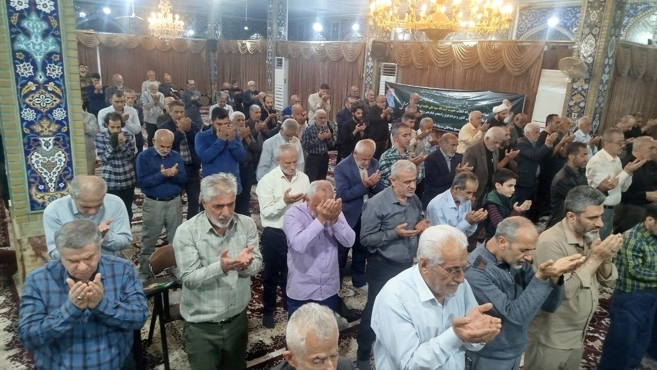 اقامه نماز استغاثه در آستانه اشرفیه