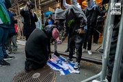VIDEO: Palestine supporters trample Israel flag in NY streets