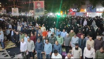 اقامه نماز استغاثه به امام‌زمان (عج) در خرم‌آباد