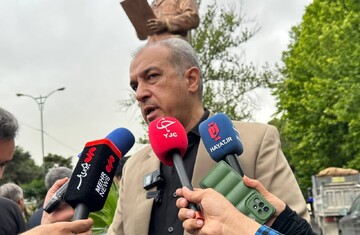 حق‌بین: تندیس شهید چمران در شمال تهران نصب شد