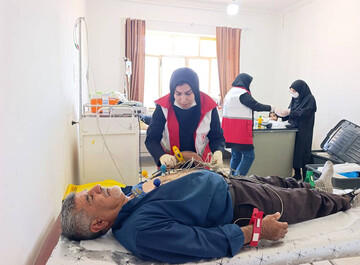 ارائه ۱۳۰۰ خدمت رایگان درمانی و بهداشتی هلال‌احمر به روستاهای دنا