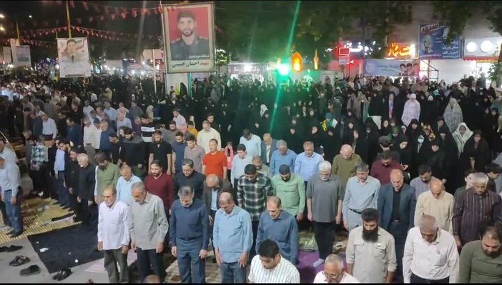 اقامه نماز استغاثه به امام‌زمان (عج) در خرم‌آباد