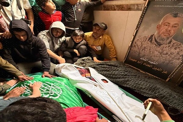 مراسم تشییع باشکوه پیکر فرمانده قسام در غزه+فیلم