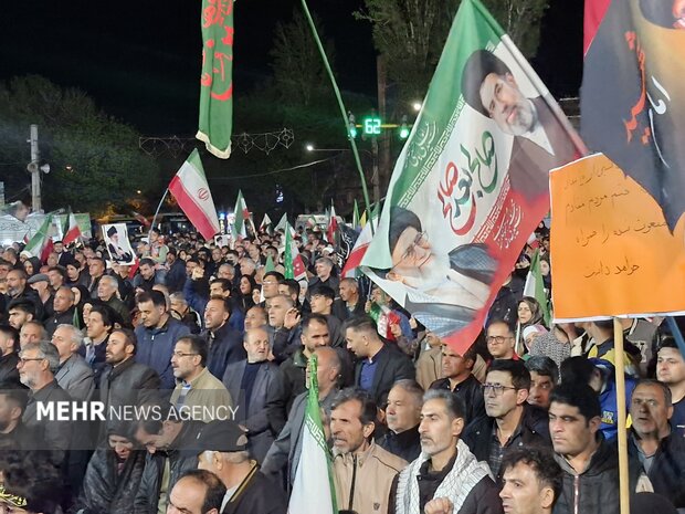 ندای «الله اکبر خامنه ای رهبر» مردم اردبیل در خیابان های این شهر