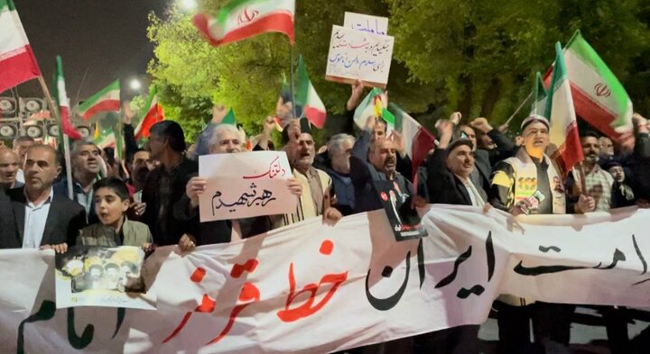 اجتماع مردم سرزمین خورشید ولایت در شب هفتاد و هفتم