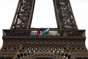 VIDEO: Activists unfurl Palestinian flag at Eiffel Tower