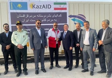 Kazakistan’dan İran’a 30 vagonluk insani yardım sevkiyatı