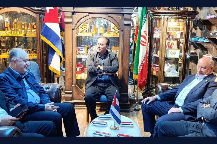 امروز به مصداق عینی کلام امام (ره) آمریکا هیچ غلطی نمیتواند بکند امروز به مصداق عینی کلام امام (ره) آمریکا هیچ غلطی نمیتواند بکند