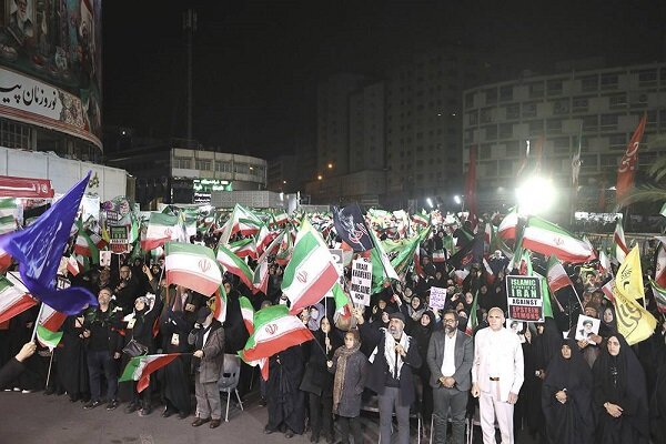 پهپادها در میدان ولیعصر(عج) به پرواز در می آیند