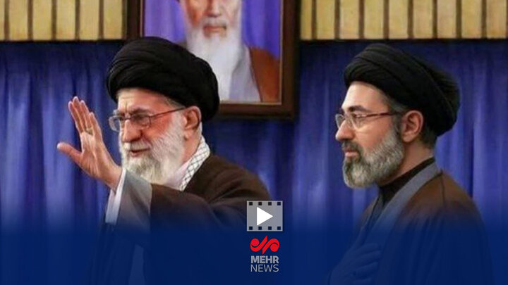 عکس امام شهید و رهبر انقلاب در کشتی توقیف شدۀ دشمن