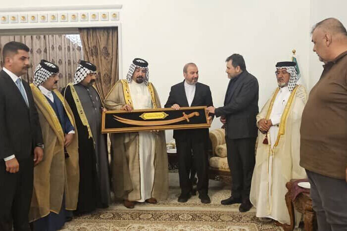 السفير الإيراني لدی العراق یلتقي عدد من شيوخ عشیرة الرويشد العراقية