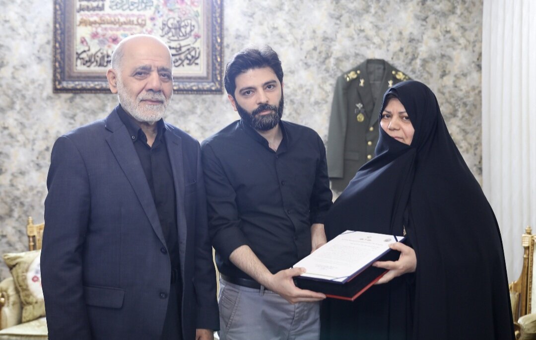 ابلاغ سلام رهبر انقلاب به خانواده سپهبد شهید موسوی ابلاغ سلام رهبر انقلاب به خانواده سپهبد شهید موسوی