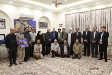دیدار معاون فرهنگی دانشگاه آزاد با خانواده و مادر مکرم شهیدان پاکپور