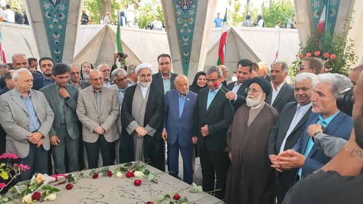 آئین گلباران آرامگاه حکیم خیام نیشابوری
