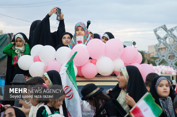 مراسم جشن پیوند ۱۱۰ زوج جان فدا در میدان آیینی امام حسین (ع)