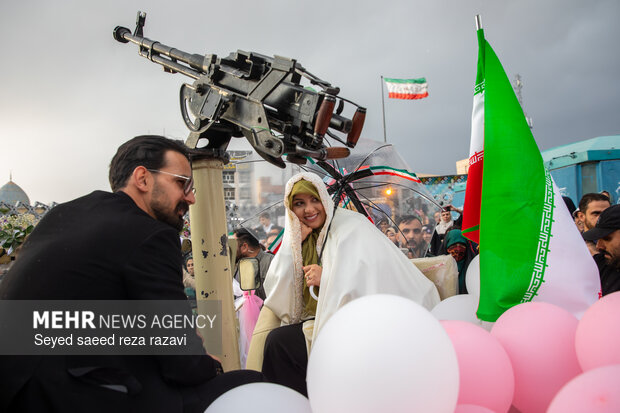 مراسم جشن پیوند ۱۱۰ زوج جان فدا در میدان آیینی امام حسین (ع)