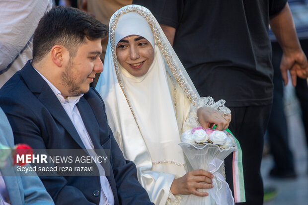 مراسم جشن پیوند ۱۱۰ زوج جان فدا در میدان آیینی امام حسین (ع)