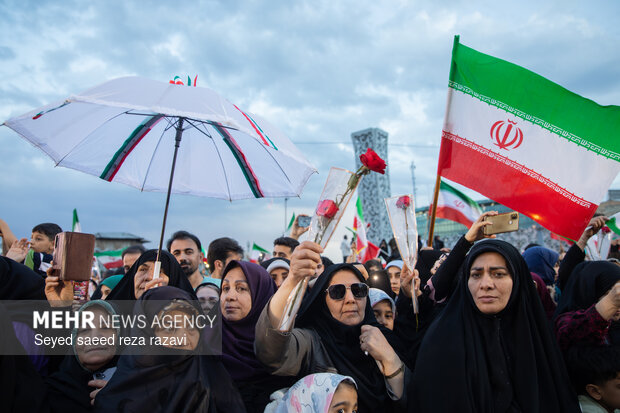 مراسم جشن پیوند ۱۱۰ زوج جان فدا در میدان آیینی امام حسین (ع)