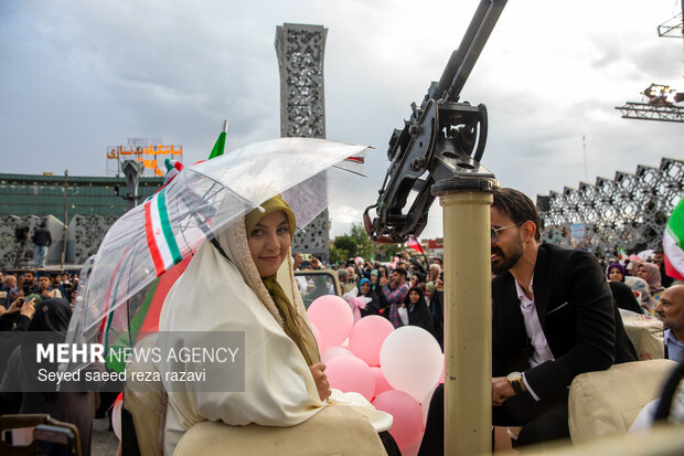 مراسم جشن پیوند ۱۱۰ زوج جان فدا در میدان آیینی امام حسین (ع)