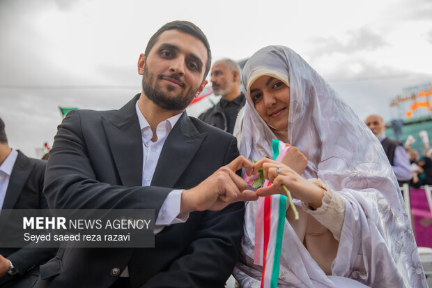 مراسم جشن پیوند ۱۱۰ زوج جان فدا در میدان آیینی امام حسین (ع)