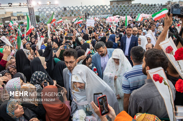 مراسم جشن پیوند ۱۱۰ زوج جان فدا در میدان آیینی امام حسین (ع)