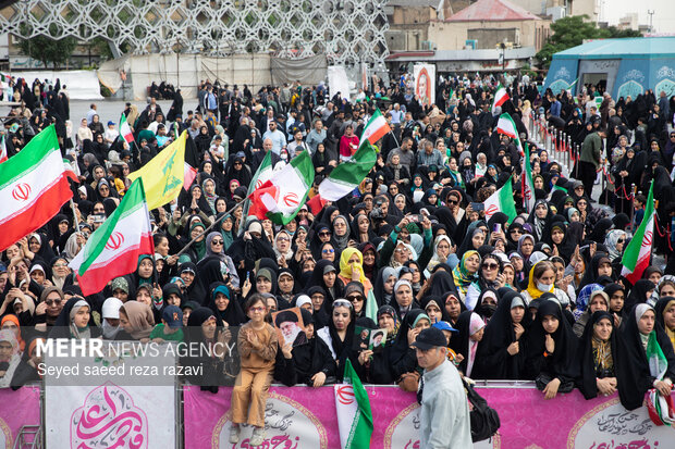 مراسم جشن پیوند ۱۱۰ زوج جان فدا در میدان آیینی امام حسین (ع)
