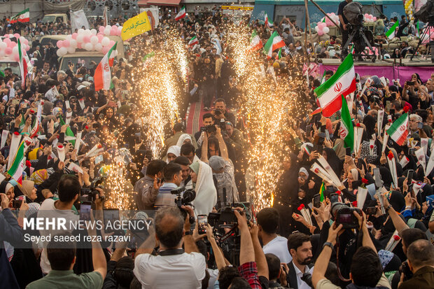 مراسم جشن پیوند ۱۱۰ زوج جان فدا در میدان آیینی امام حسین (ع)