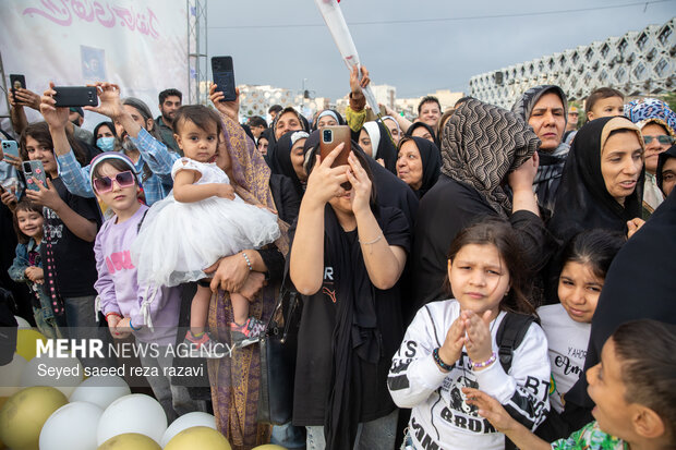 مراسم جشن پیوند ۱۱۰ زوج جان فدا در میدان آیینی امام حسین (ع)