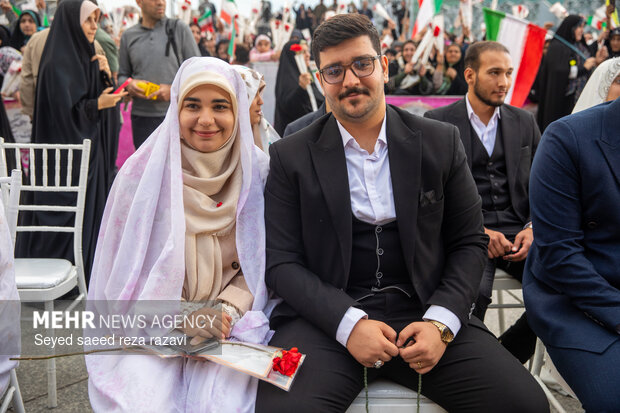 مراسم جشن پیوند ۱۱۰ زوج جان فدا در میدان آیینی امام حسین (ع)