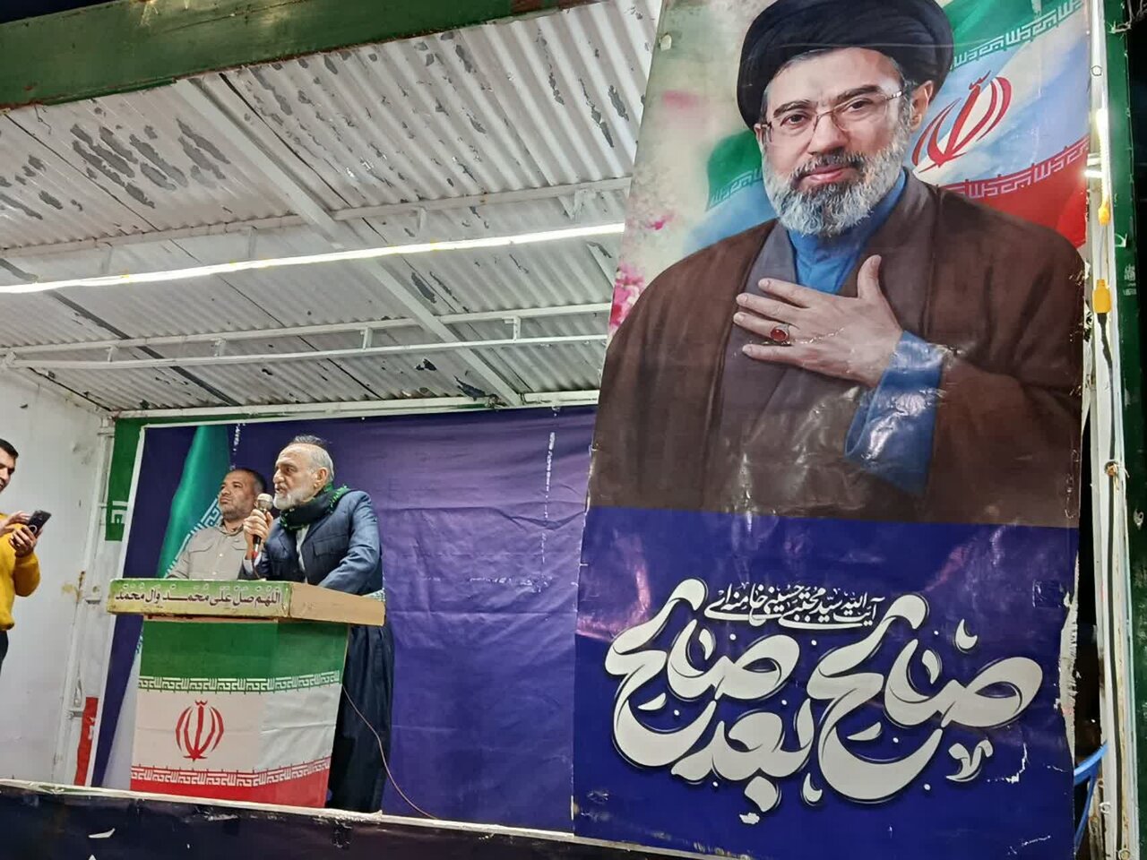 مامۆستایەکی هەرێمی کوردستان: یەکڕیزی گەل شکستی بە دوژمنانی ئێران هێنا
