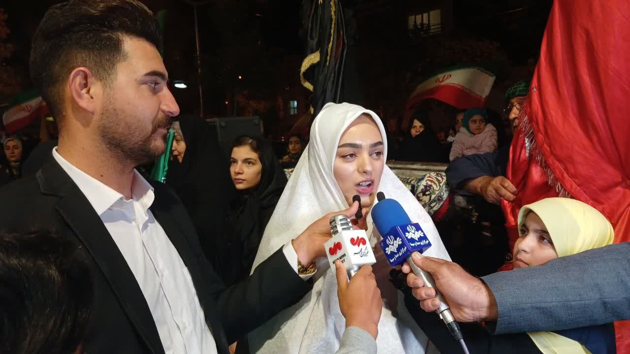 ازدواجی به رنگ سادگی در اجتماعات خیابانی میدان شهید رحمانی بیجار