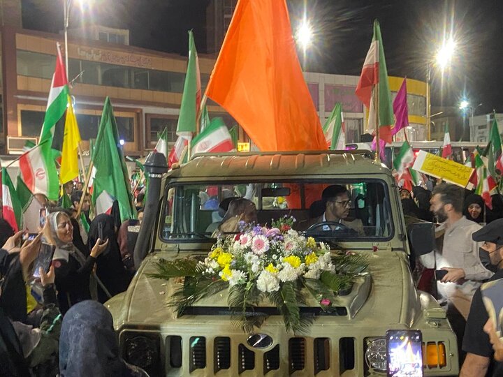 مراسم عقدکنان سه زوج جوان در اجتماع مردمی میدان آزادی کرمان