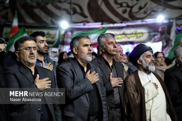 جشن ازدواج زوج های سنندجی در تجمع شبانه