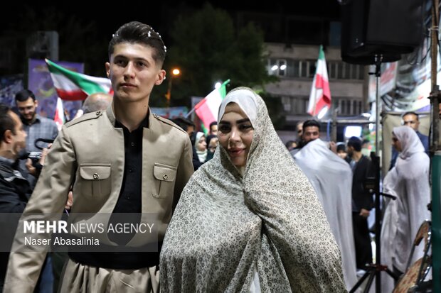 جشن ازدواج زوج های سنندجی در تجمع شبانه
