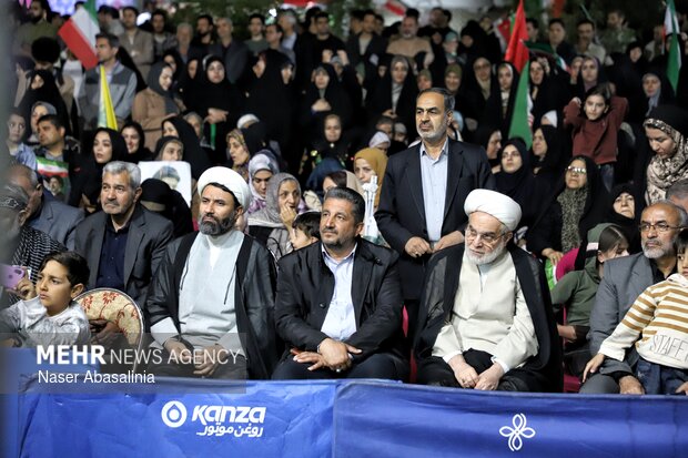جشن ازدواج زوج های سنندجی در تجمع شبانه