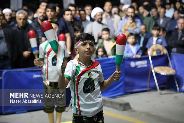 جشن ازدواج زوج های سنندجی در تجمع شبانه