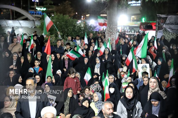 موج هفتاد و نهم از حماسه حضور سنندجی‌ها در میدان آزادی