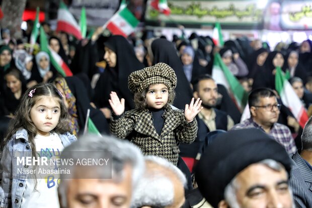 جشن ازدواج زوج های سنندجی در تجمع شبانه