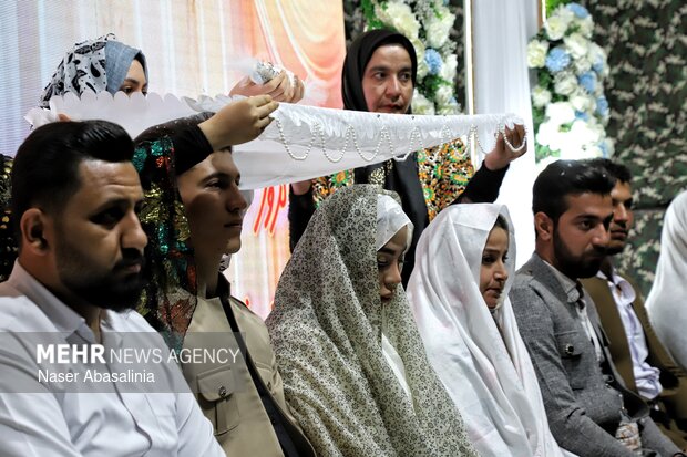 جشن ازدواج زوج های سنندجی در تجمع شبانه
