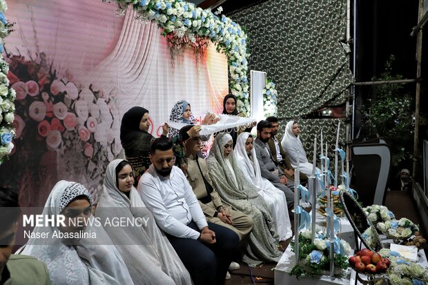 جشن ازدواج زوج های سنندجی در تجمع شبانه