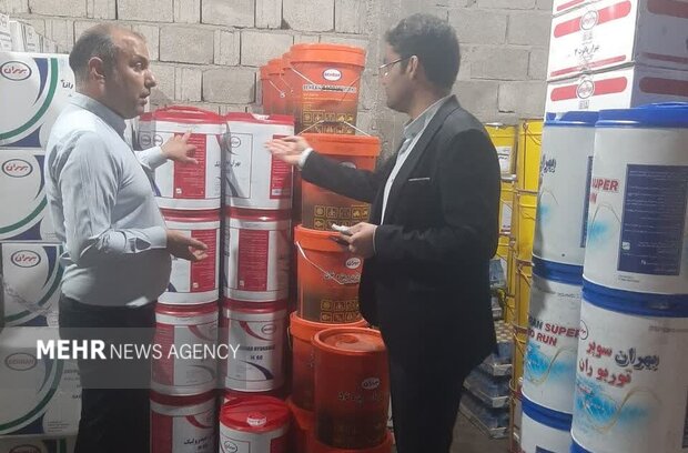 انبار احتکار روغنموتور در دشتی پلمب شد انبار احتکار روغنموتور در دشتی پلمب شد