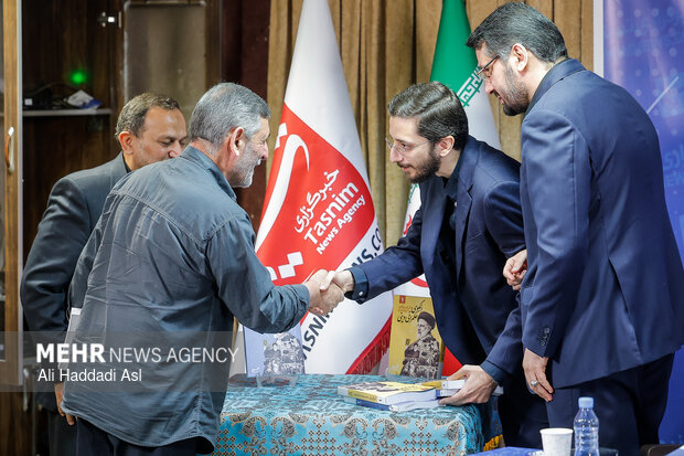 آئین رونمایی از کتاب الگوی حکمرانی نوین